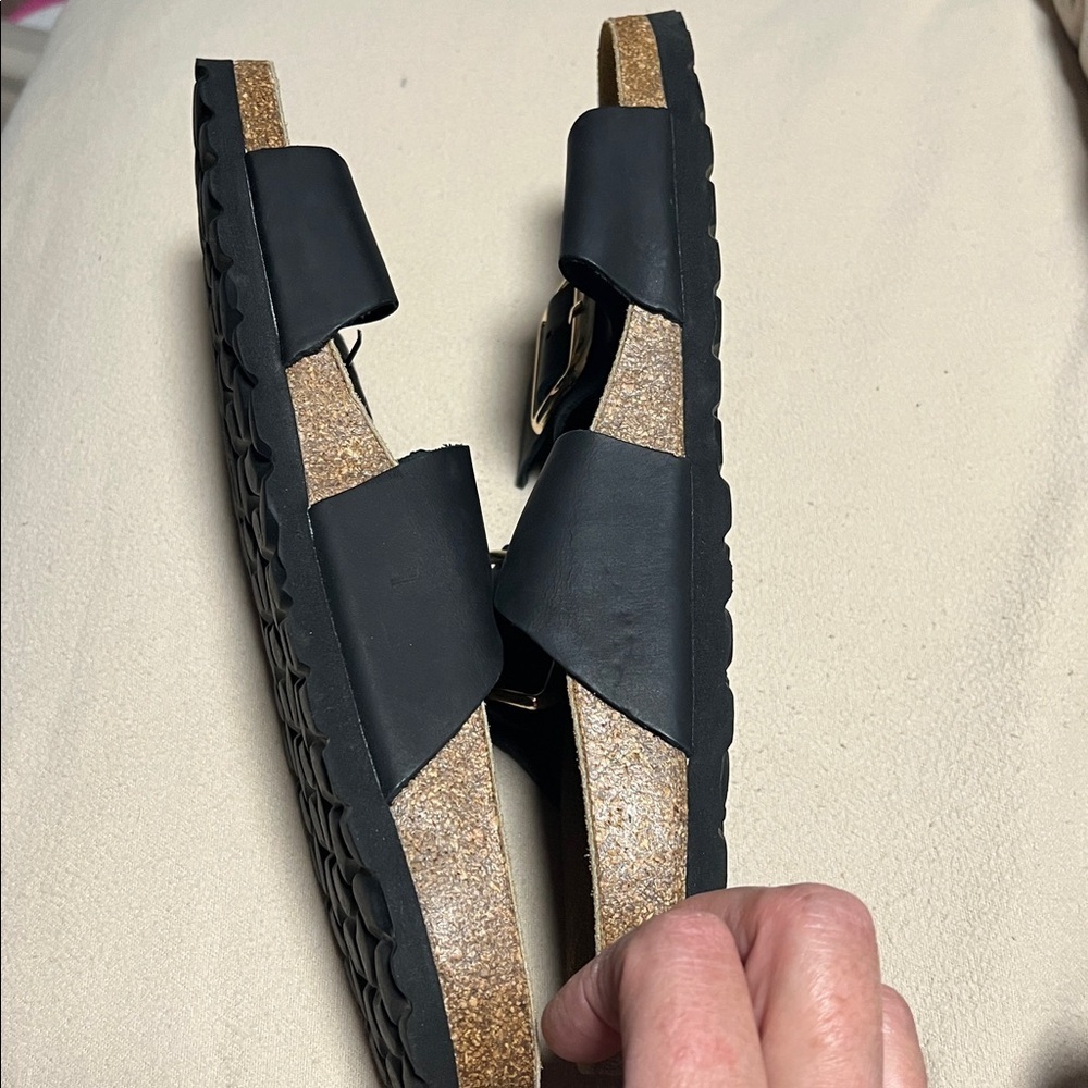 Natura women’s Black Sandals with Gold Buckles NEW - Picture 5 of 5